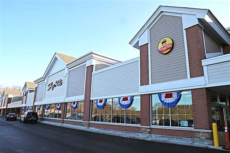 Shoprite elmsford - Shoprite will be opening in the North Elmsford section of Greenburgh on Sunday morning. The new 74,000 square foot supermarket is located at 320 Saw Mill River Road --the former movie theater ...